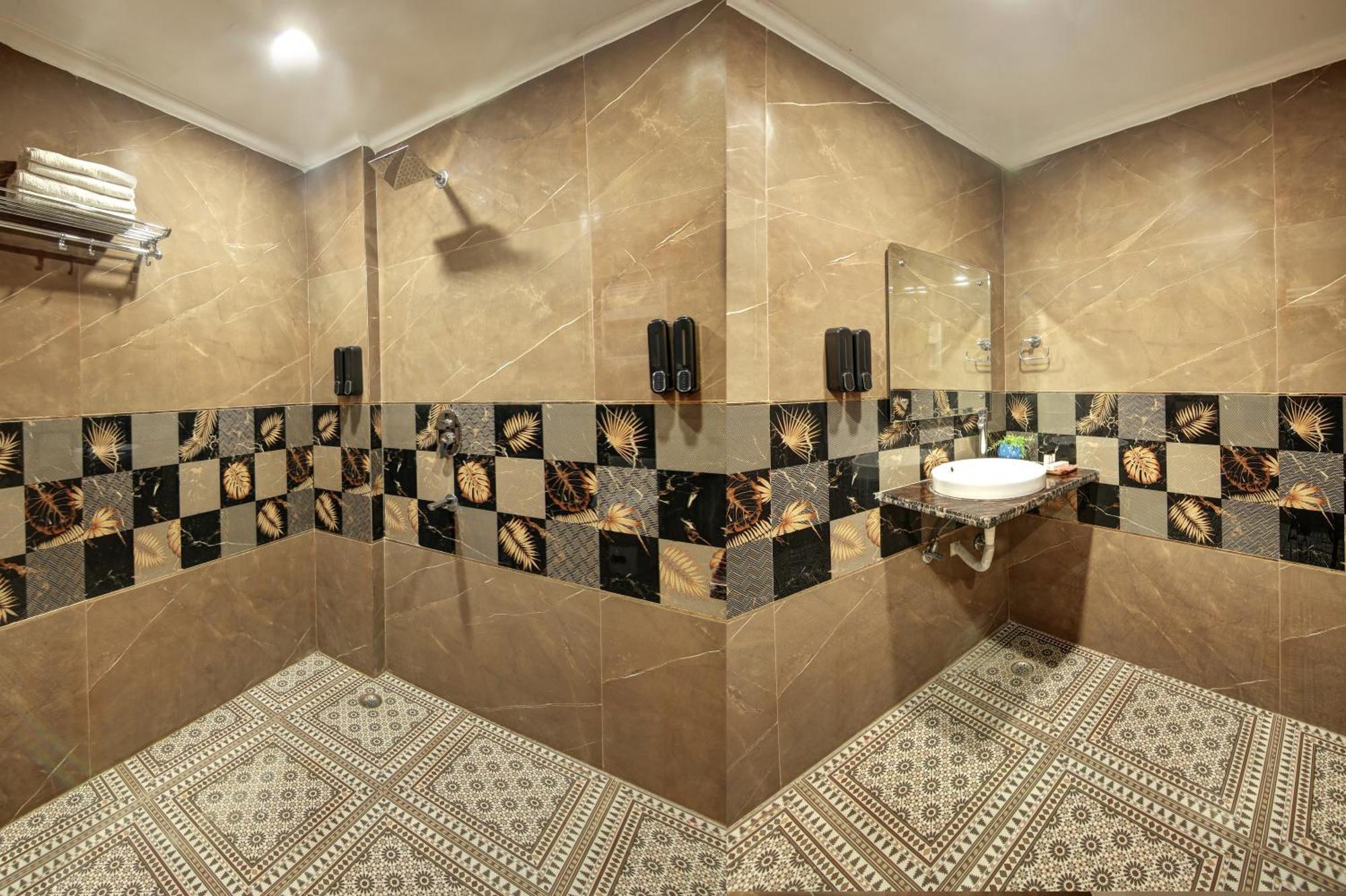 Hotel Neu Villa - Near Connaught Place & New Delhi Railway Station Ню Делхи Екстериор снимка