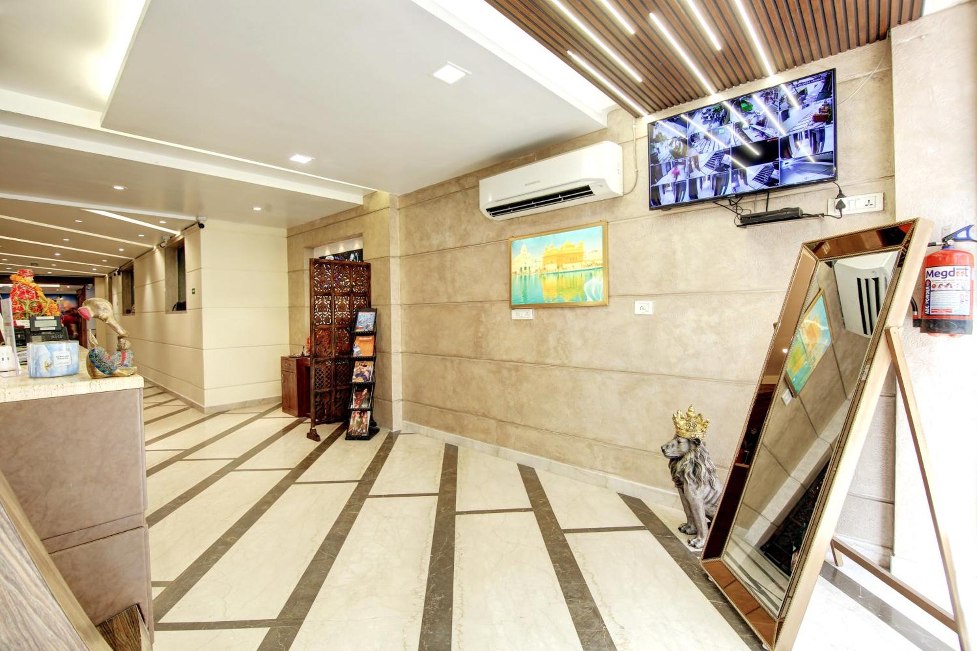 Hotel Neu Villa - Near Connaught Place & New Delhi Railway Station Ню Делхи Екстериор снимка