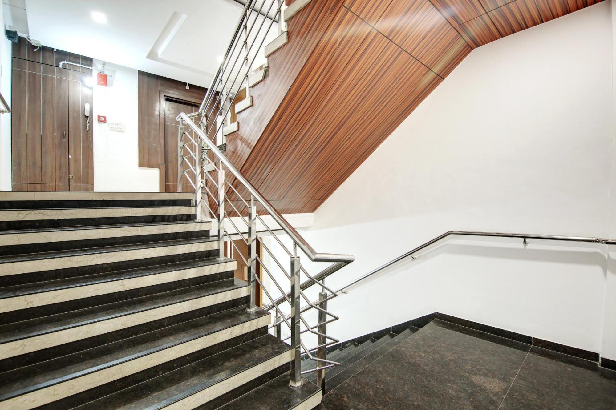 Hotel Neu Villa - Near Connaught Place & New Delhi Railway Station Ню Делхи Екстериор снимка